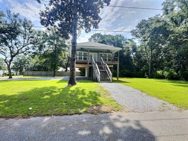 Building Photo - 2-Bedroom, 2-Bathroom home on a large corn...