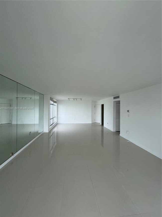 Photo - 5750 Collins Ave Unidad 10F