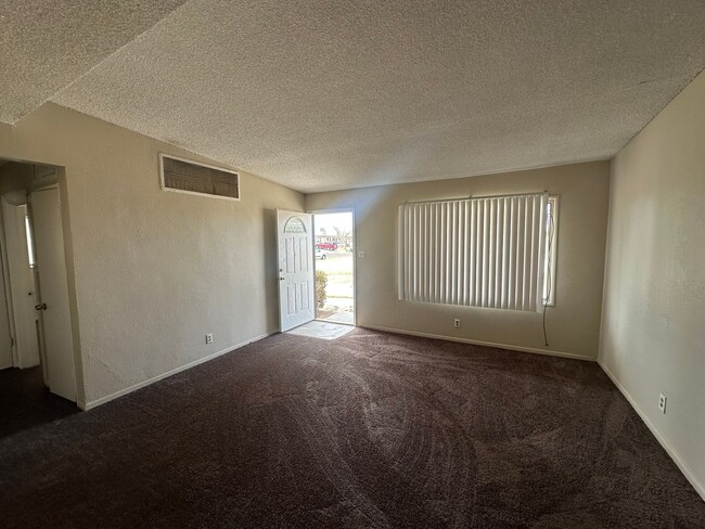 Photo - Modern 2-Bedroom Apartment with Garage – Convenient Living!