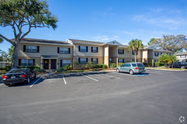 Building - Windsor Manor