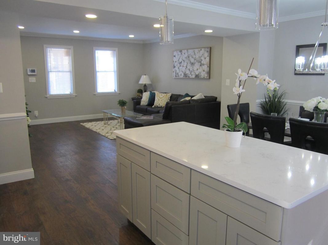 Photo - 1018 N Augusta Ave Townhome