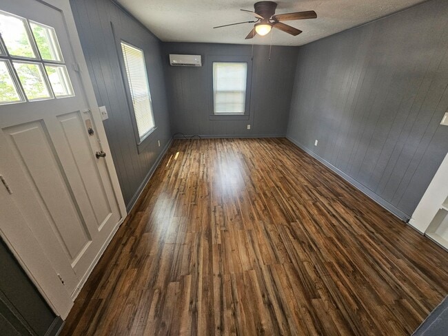 Photo - 507 Seymour St