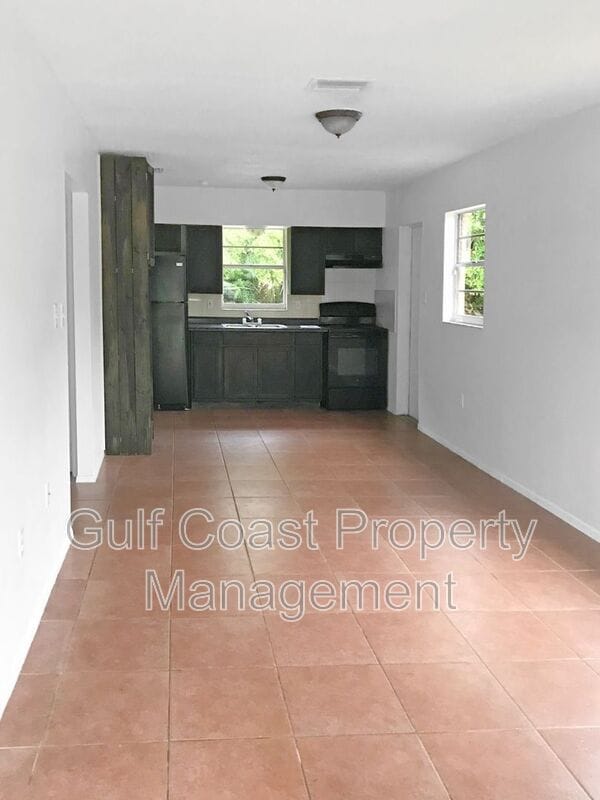 Photo - 809 60th Ave W