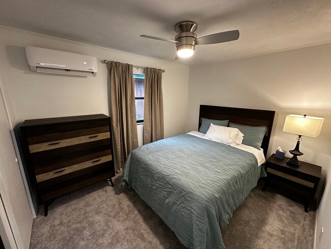 Queen Bed, bureau + mini split - 2512 Legion Dr Unit 2512