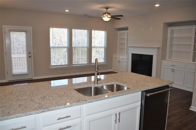 Photo - 1365 Elderwood Way