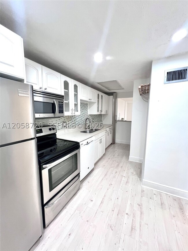 Building Photo - 3660 NE 166th St Unit 405