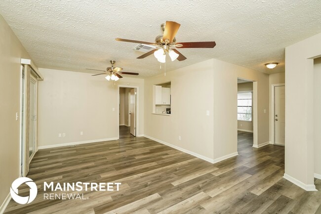 Photo - 456 SW Molloy St