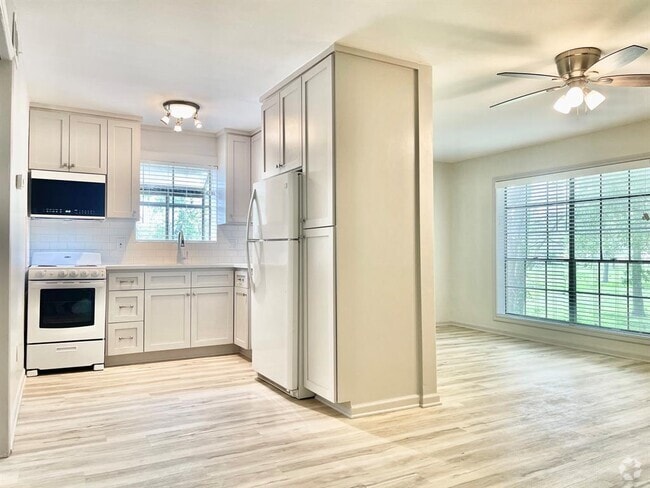 Building Photo - 1311 Antoine Dr Unit 144 Rental