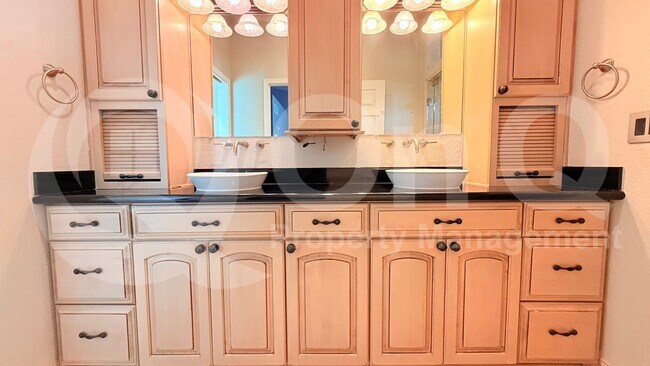 Photo - 5508 E Kings Ave