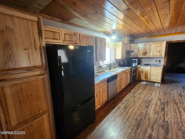 Photo - 880 Truckee Ln