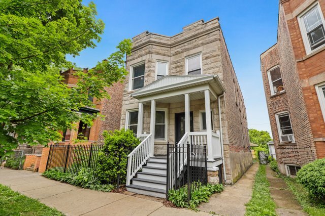 Building Photo - 2641 W Altgeld St Unit Apt 1