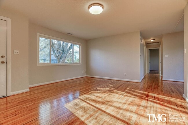 Photo - Lovely 3 BD Ranch Style Home - Beautiful Hardwood, Huge fenced back yard!