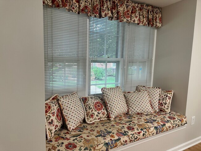 Photo - 4847 Chevy Chase Dr