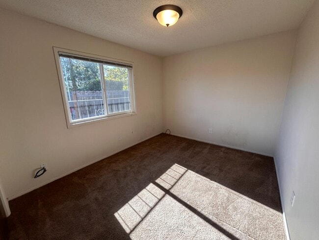 Photo - 225 N 8th St