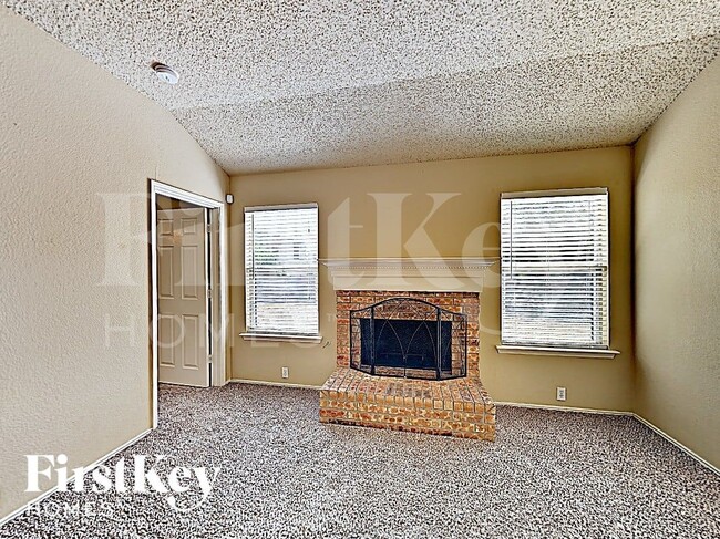 Photo - 208 Amber Ridge Dr