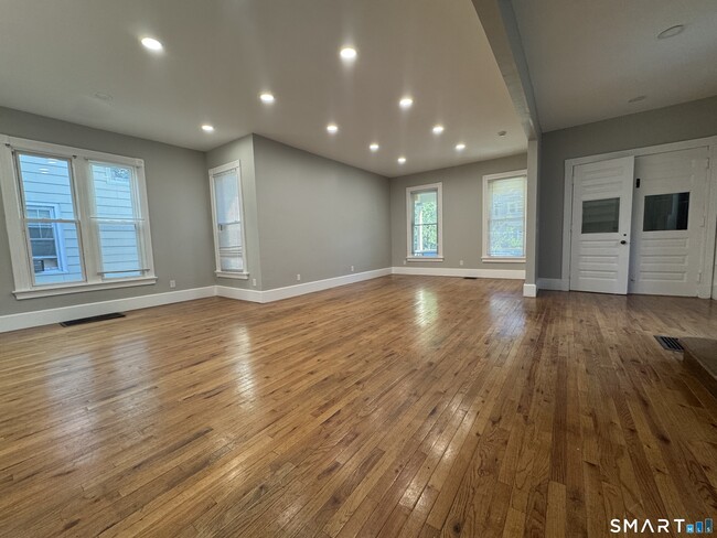 Photo - 117 Maple St
