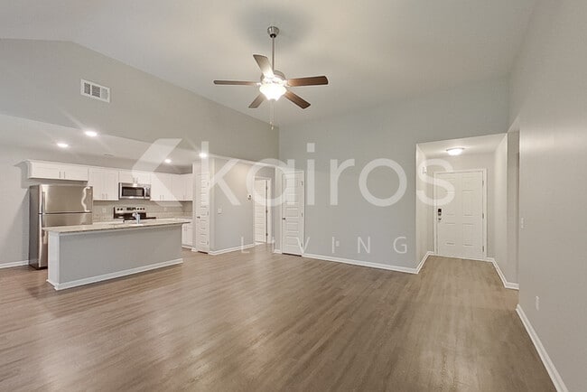 Photo - 118 Western Red Cedar Dr