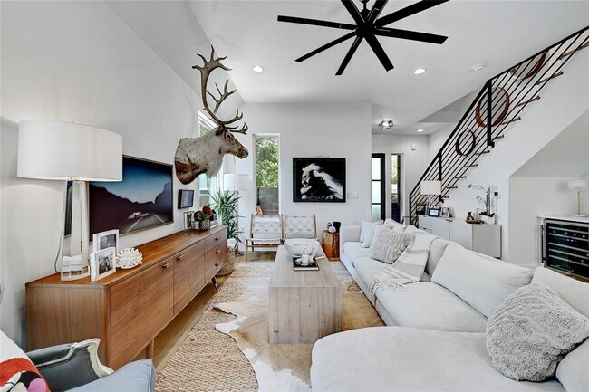 Photo - 2909 Kuhlman Ave