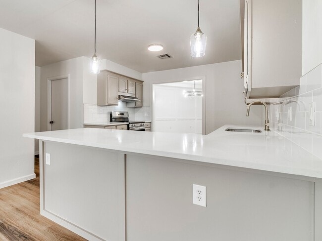 409 E Linden Ln
