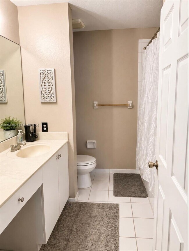 Photo - 17385 NW 7th Ave Unidad 2804