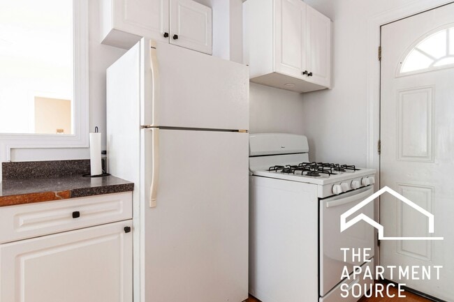 Photo - 3823 N Greenview Ave Unit 2