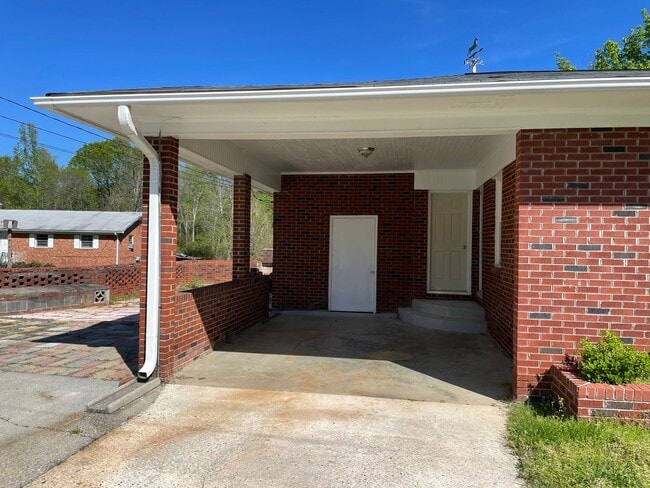 Photo - 3 Bed, 1 Bath Brick house in Ramseur