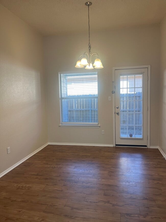Photo - 3/2/2 Burleson ISD! fresh paint, New carpet ! 2 dining rooms, easy access to fort worth & 35