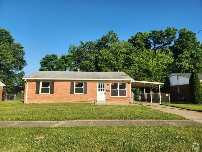 Building Photo - Spacious 3 bedroom 1 bath home - recently ...