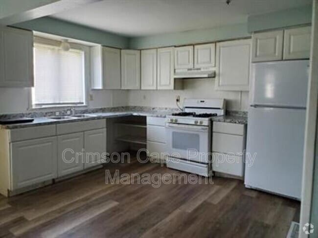 Building Photo - 108 Grove St Unit 1st Fl Rental