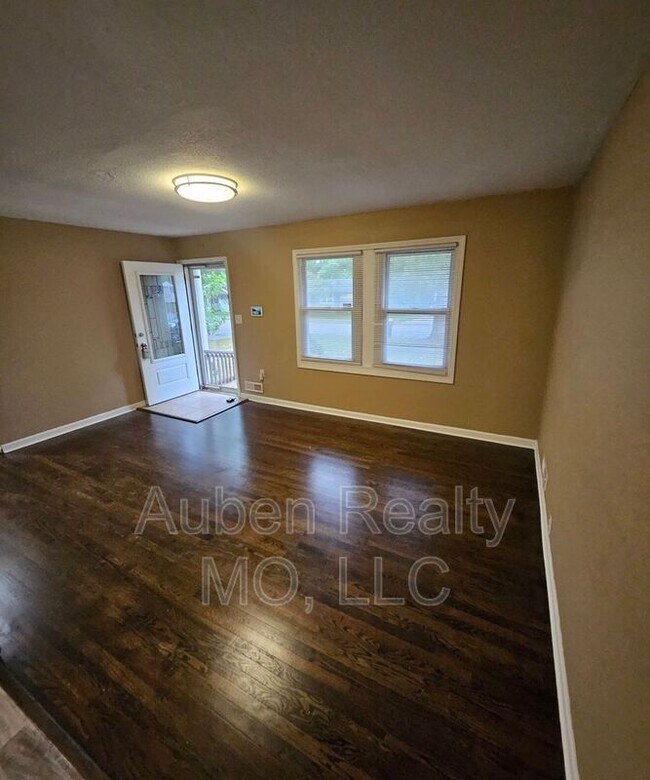 Photo - 7400 E 109th St