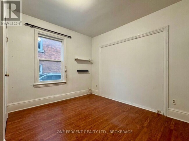 Photo - 382 Earl St Unit 1
