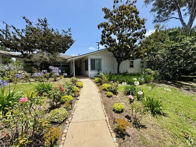 Building Photo - Four Bedroom/Four Bathroom Fullerton House...