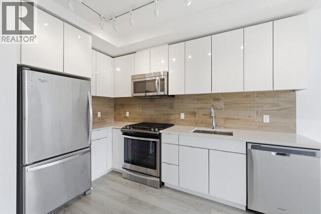 200 Nelson's Crescent Unit 902