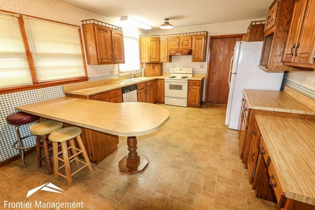 Photo - Lovely Single Family Home with Spacious Li...
