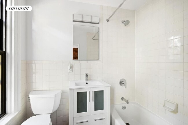 Photo - 52 Douglass St