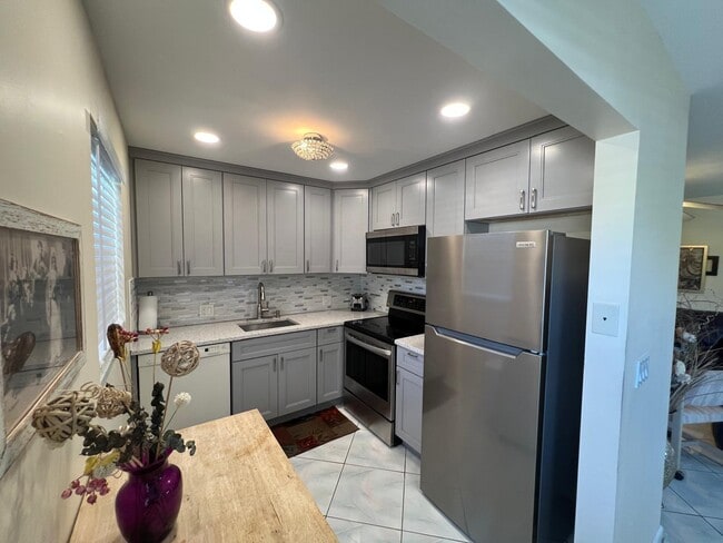 Photo - 43 Fanshaw Dr