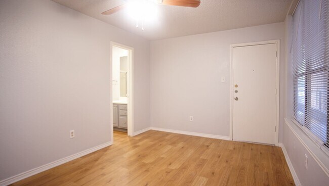 Photo - 2/2 Renovated Condo in Central Austin Unidad 104