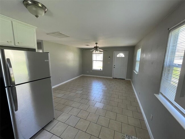 Photo - 1041 Lott Ave