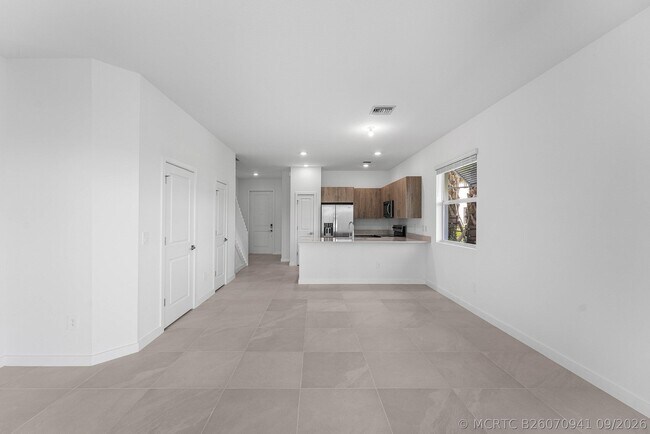 Photo - 157 Lakeside Lndg Ct