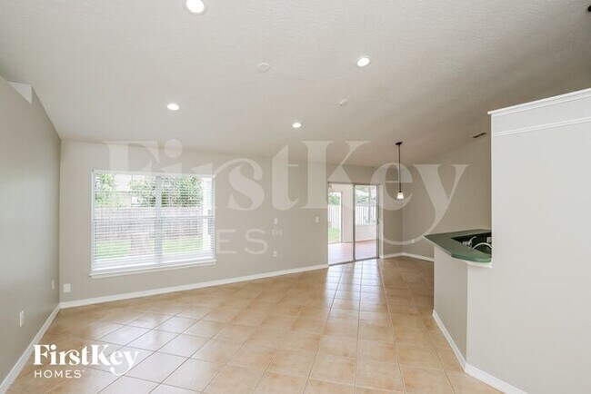 Photo - 374 Stendal Rd NW