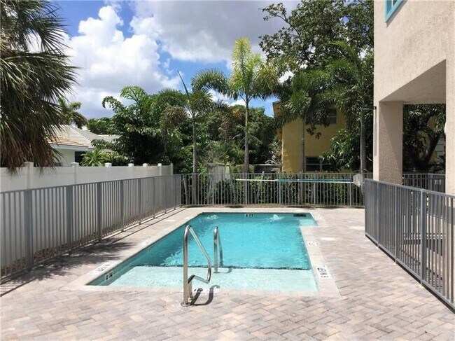 Photo - 1550 NE 34th Ct Unidad 2C