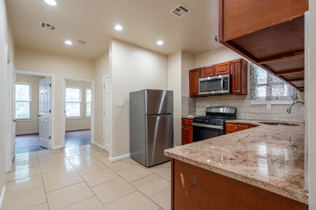 Photo - 467 Hawthorne Ave Unidad 2