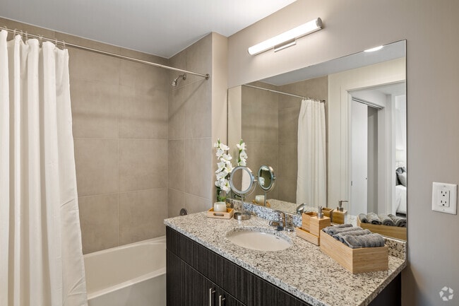2BR, 2BA - 900SF - Main Bathroom