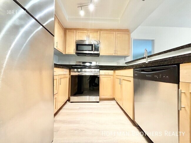 Photo - 937 Palm Ave Unit 305