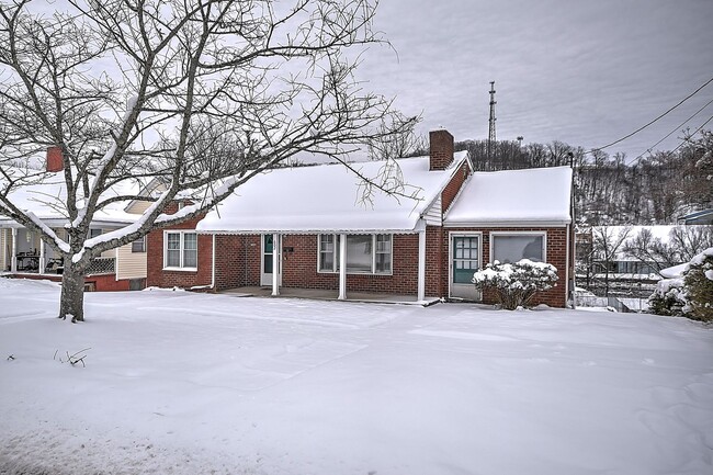 Building Photo - 3 Bedroom 1 Bath in Johnson City TN