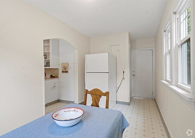 Building Photo - 514 5th St NE Rental