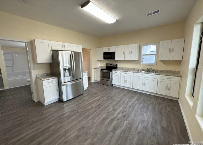 Photo - 203 Fount St