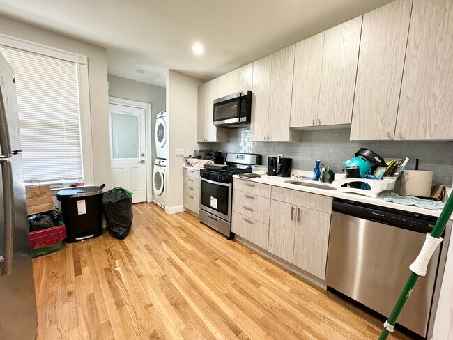 Building Photo - 20 Howell St Unit 3