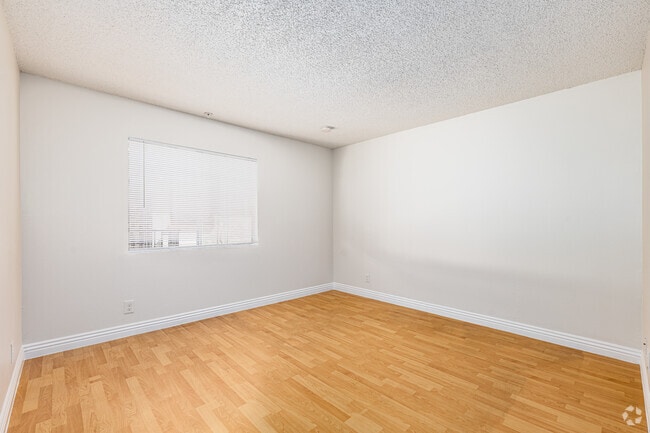 2BR, 2BA - 950SF - Primary Bedroom - 10225 Hillhaven Ave