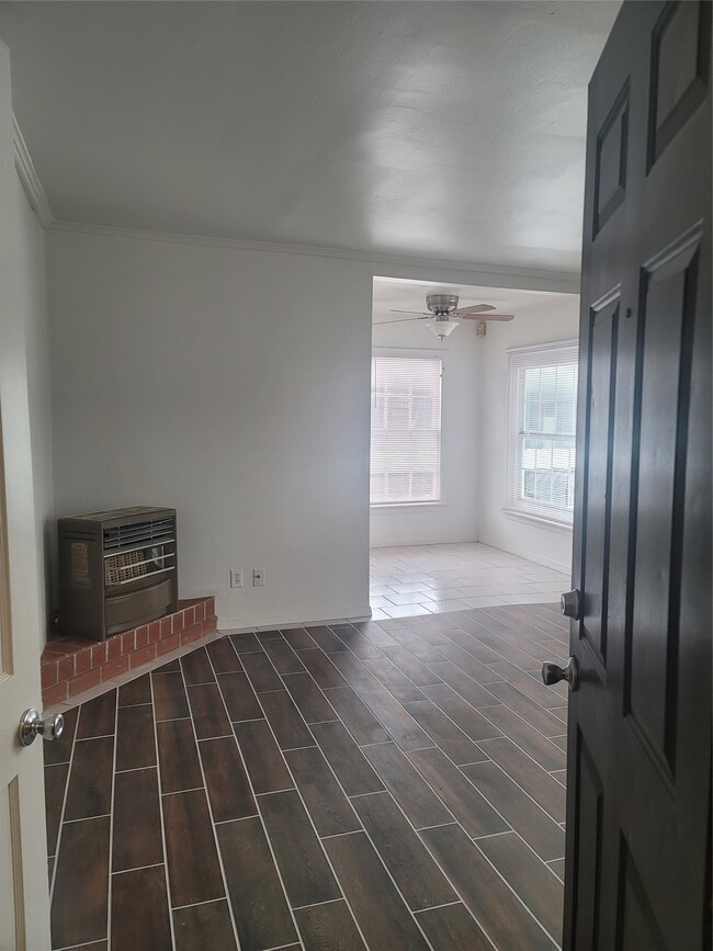 Photo - 1914 Binz St Unidad C